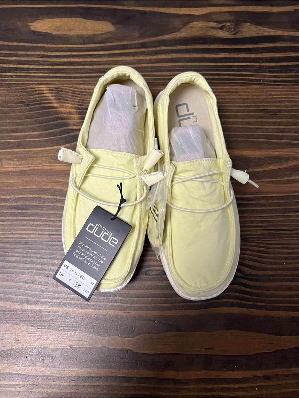 Hey Dude Yellow Anise- Size 6 NWT